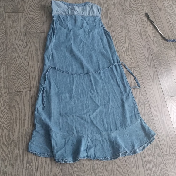 Beautiful denim dress by Joe Fresh 🍀 - Picture 12 of 12